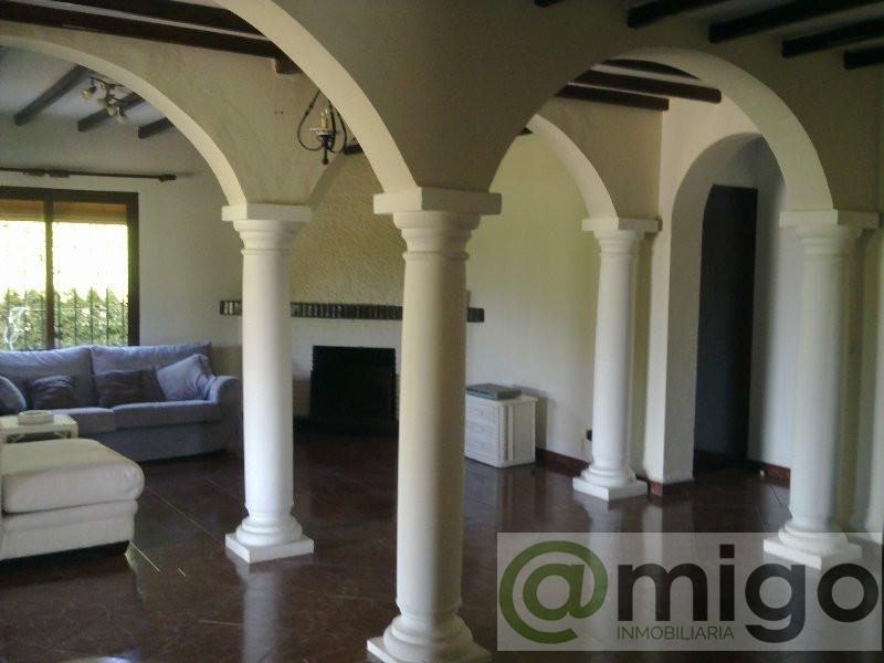 For sale of villa in Estepona