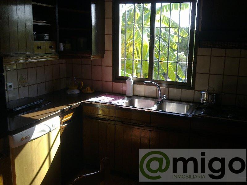 For sale of villa in Estepona