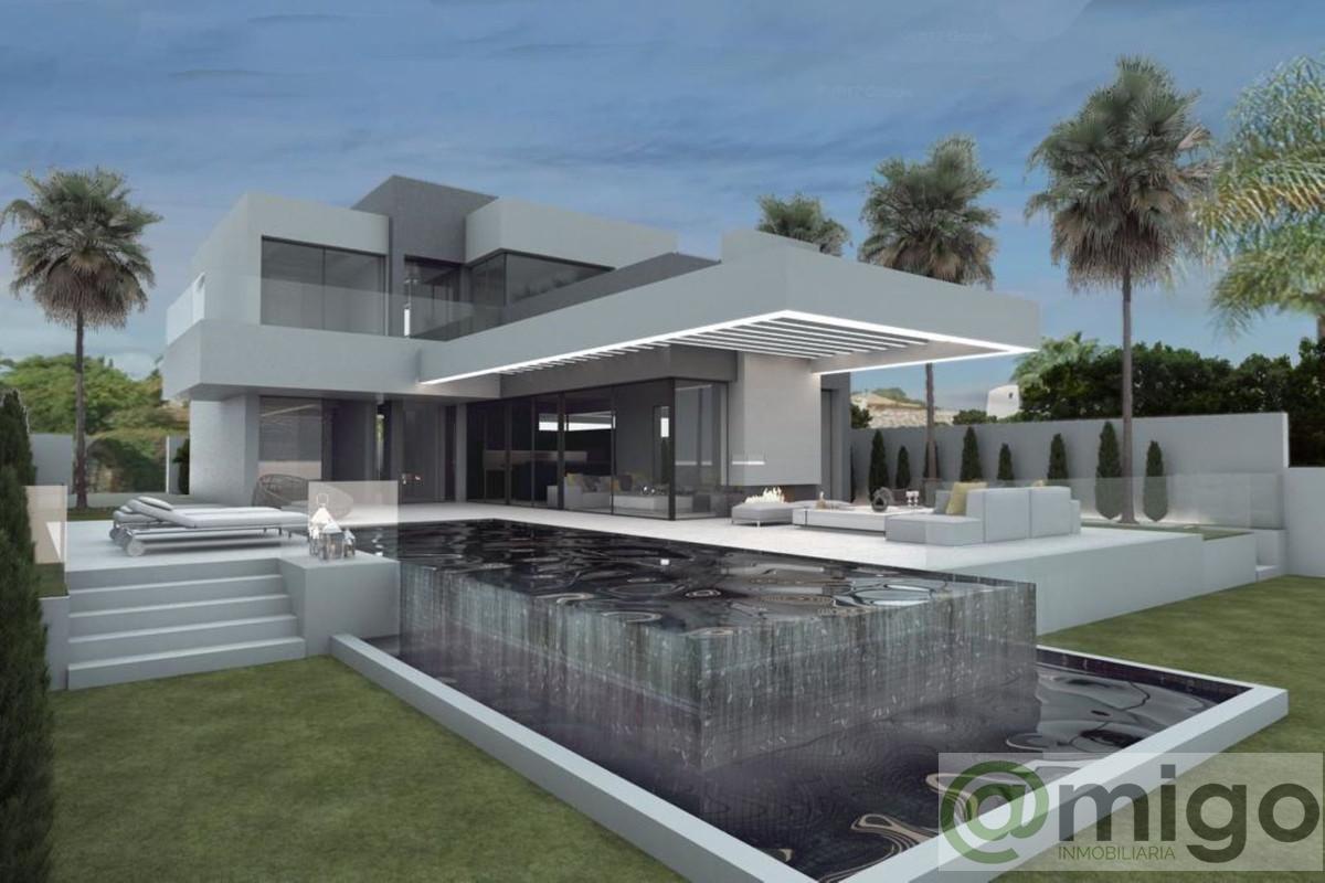 For sale of villa in Estepona