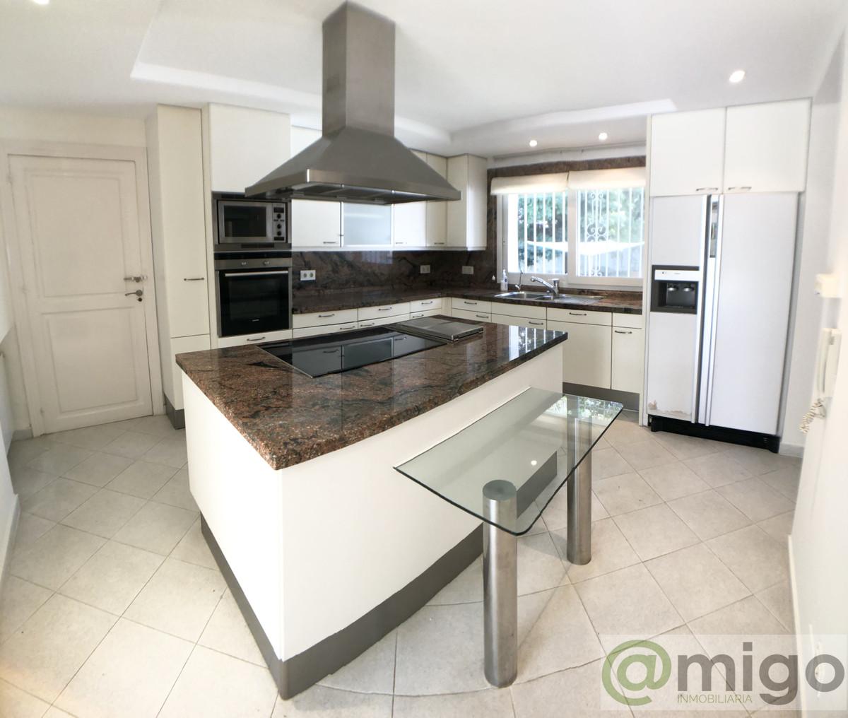 For sale of villa in Marbella