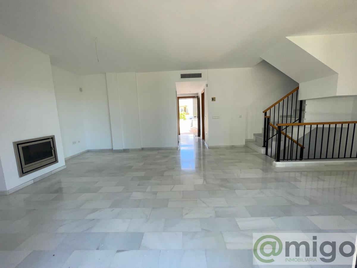 For sale of villa in Estepona