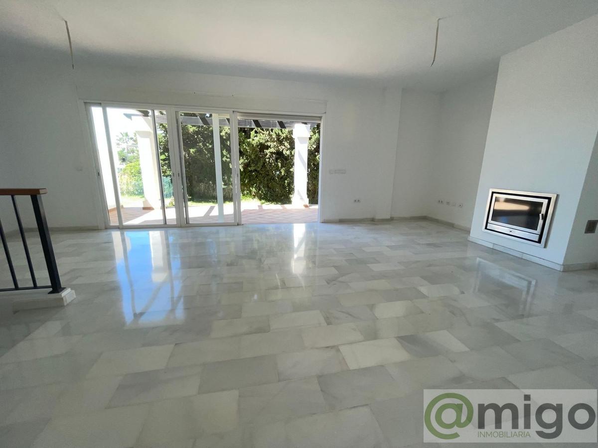 For sale of villa in Estepona