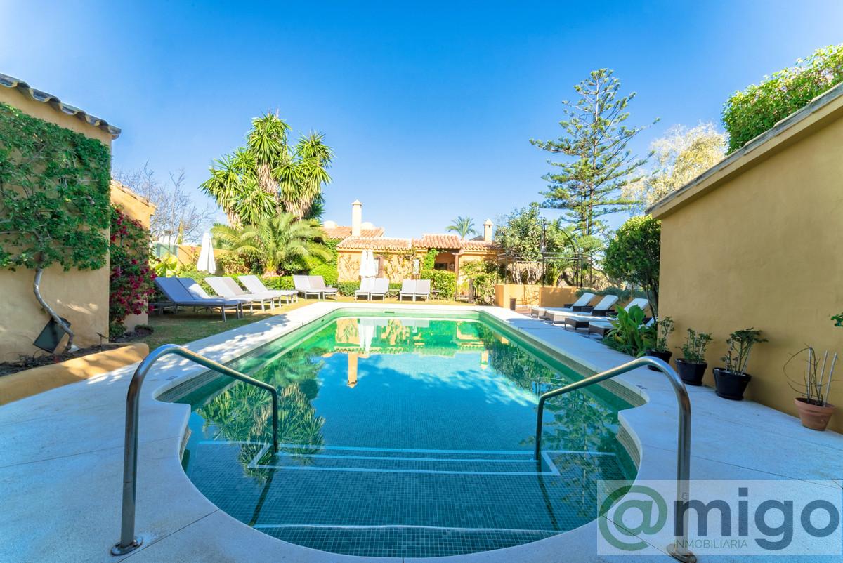 For sale of commercial in Estepona