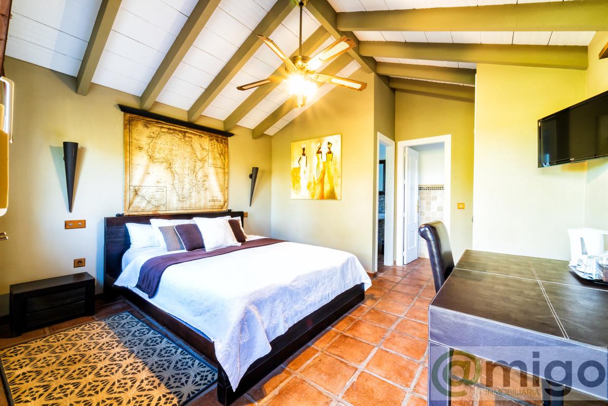 For sale of commercial in Estepona