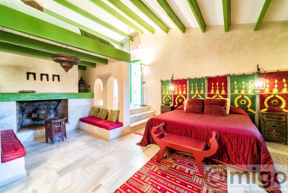 For sale of commercial in Estepona