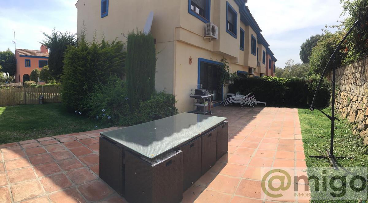 For sale of villa in La Duquesa