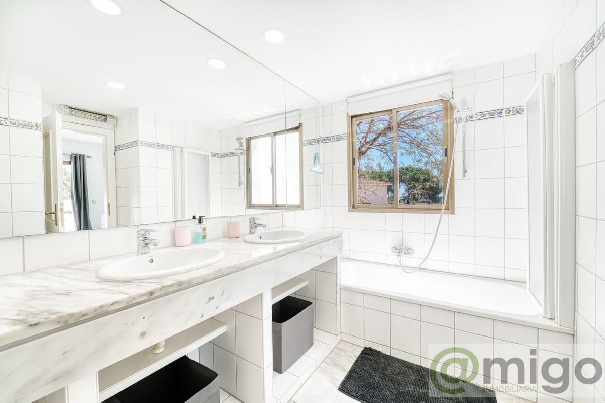 For sale of penthouse in Marbella