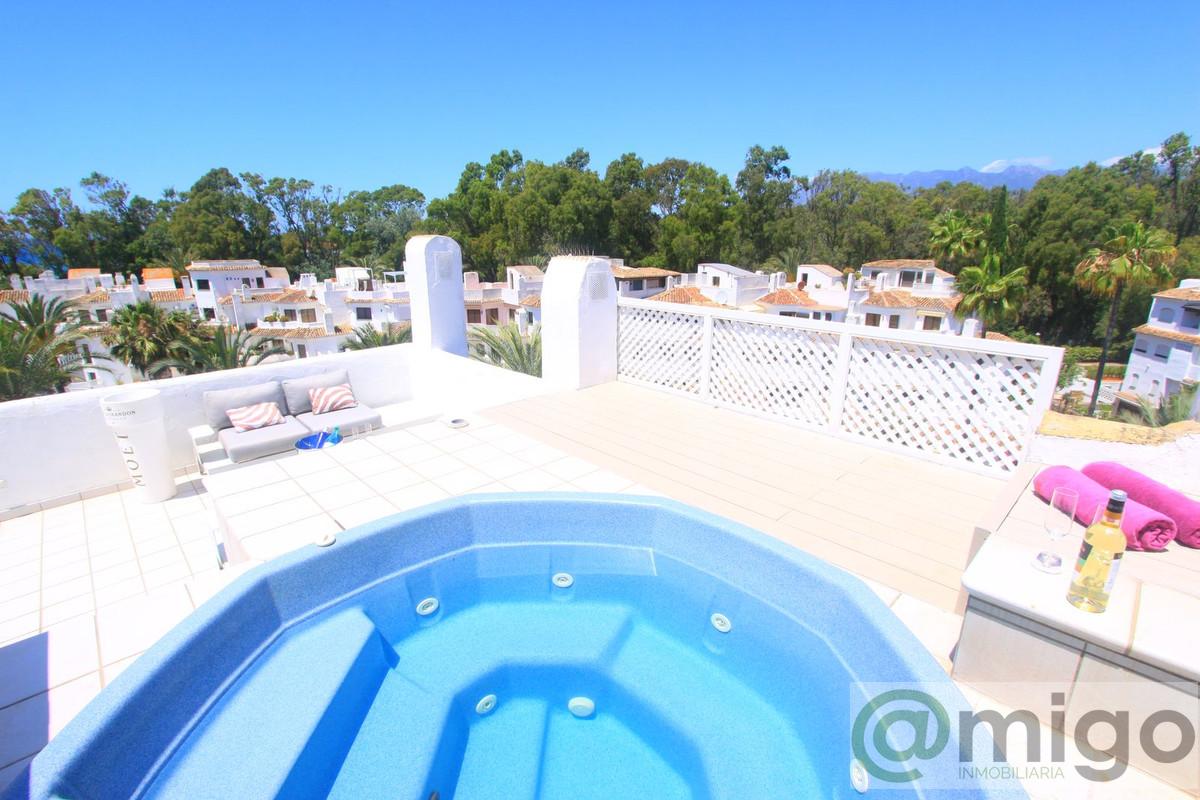 For sale of penthouse in Marbella