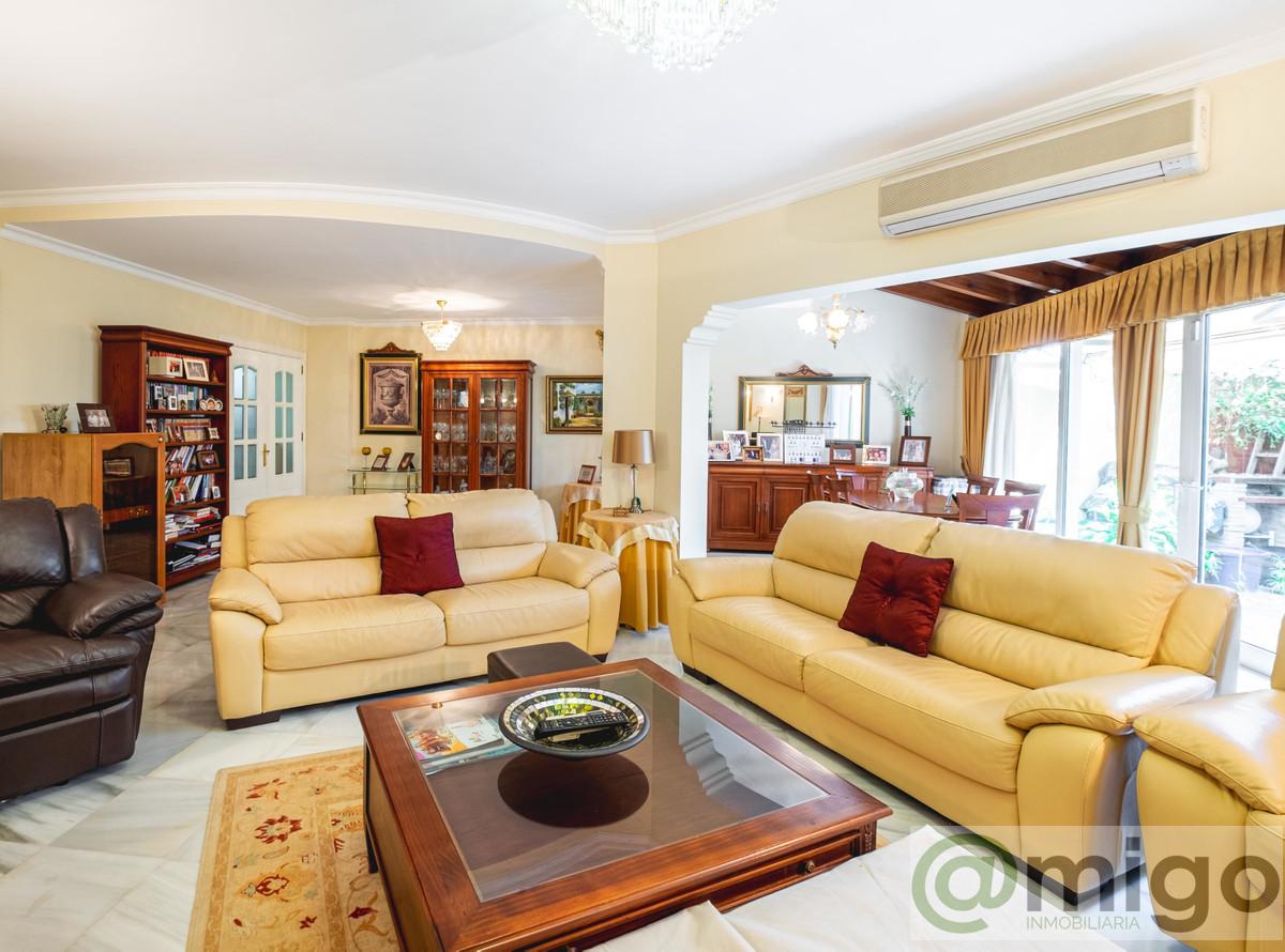 For sale of villa in Fuengirola