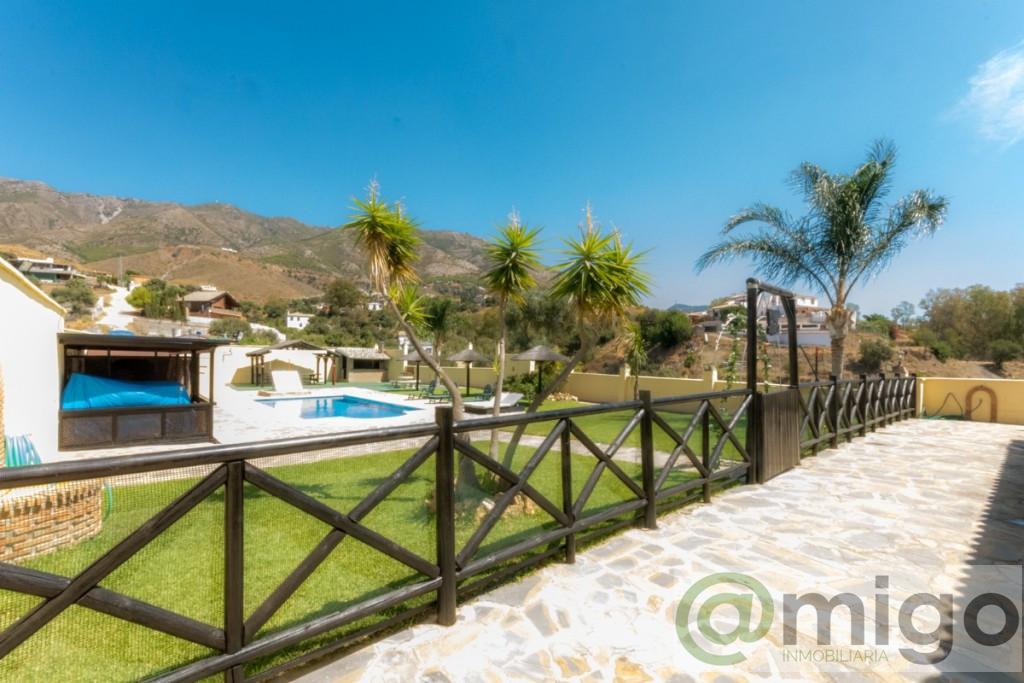 For sale of villa in Mijas Costa