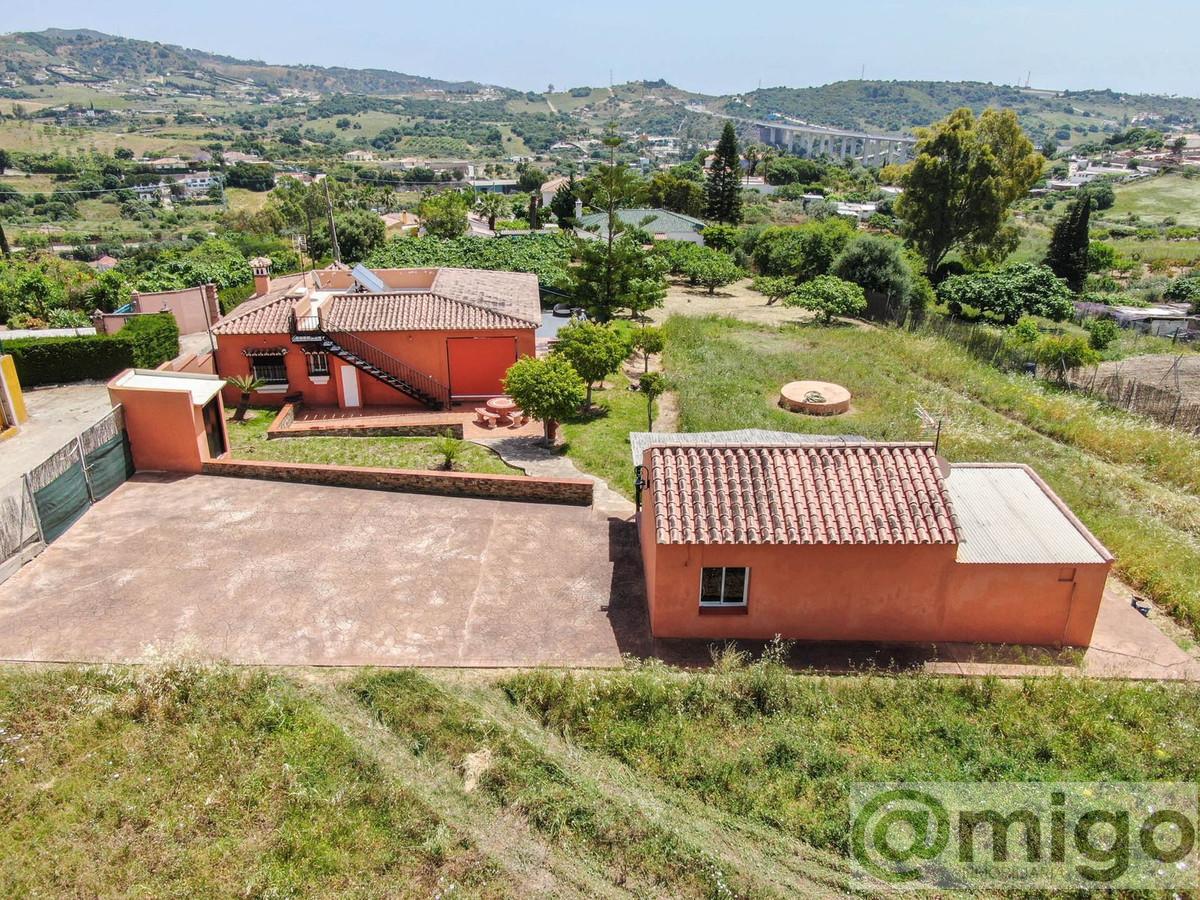 For sale of villa in Estepona