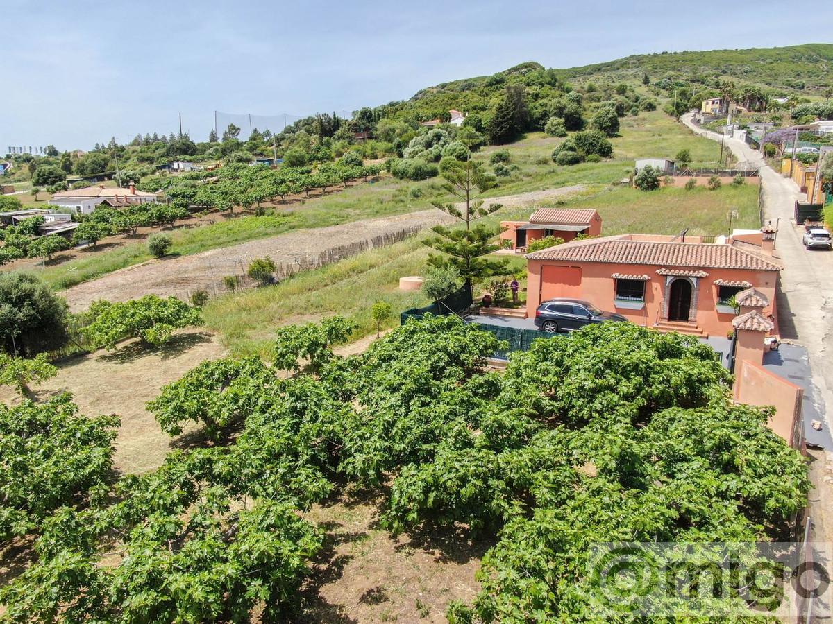 For sale of villa in Estepona