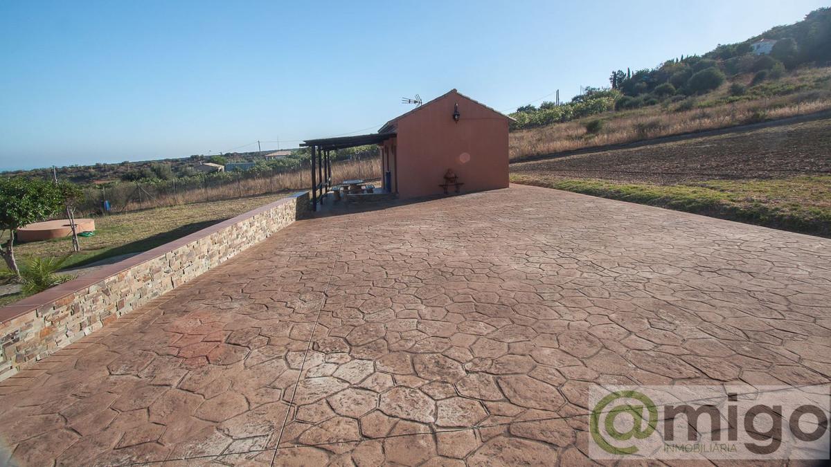 For sale of villa in Estepona
