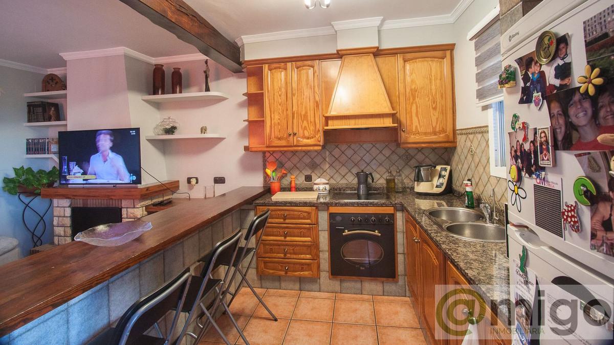 For sale of villa in Estepona