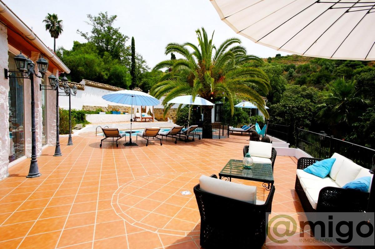 For sale of commercial in Marbella