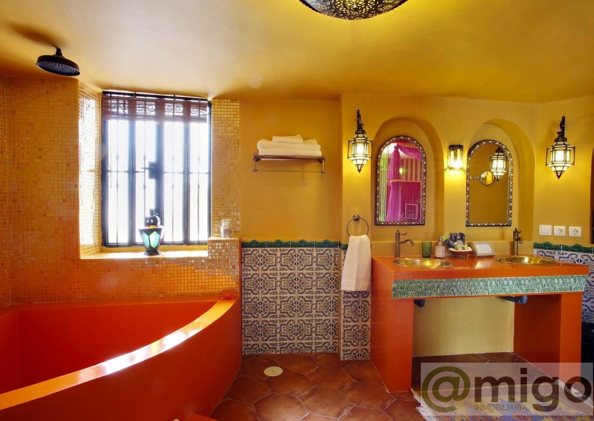 For sale of commercial in Marbella