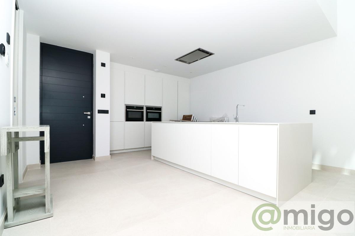 For sale of villa in Estepona