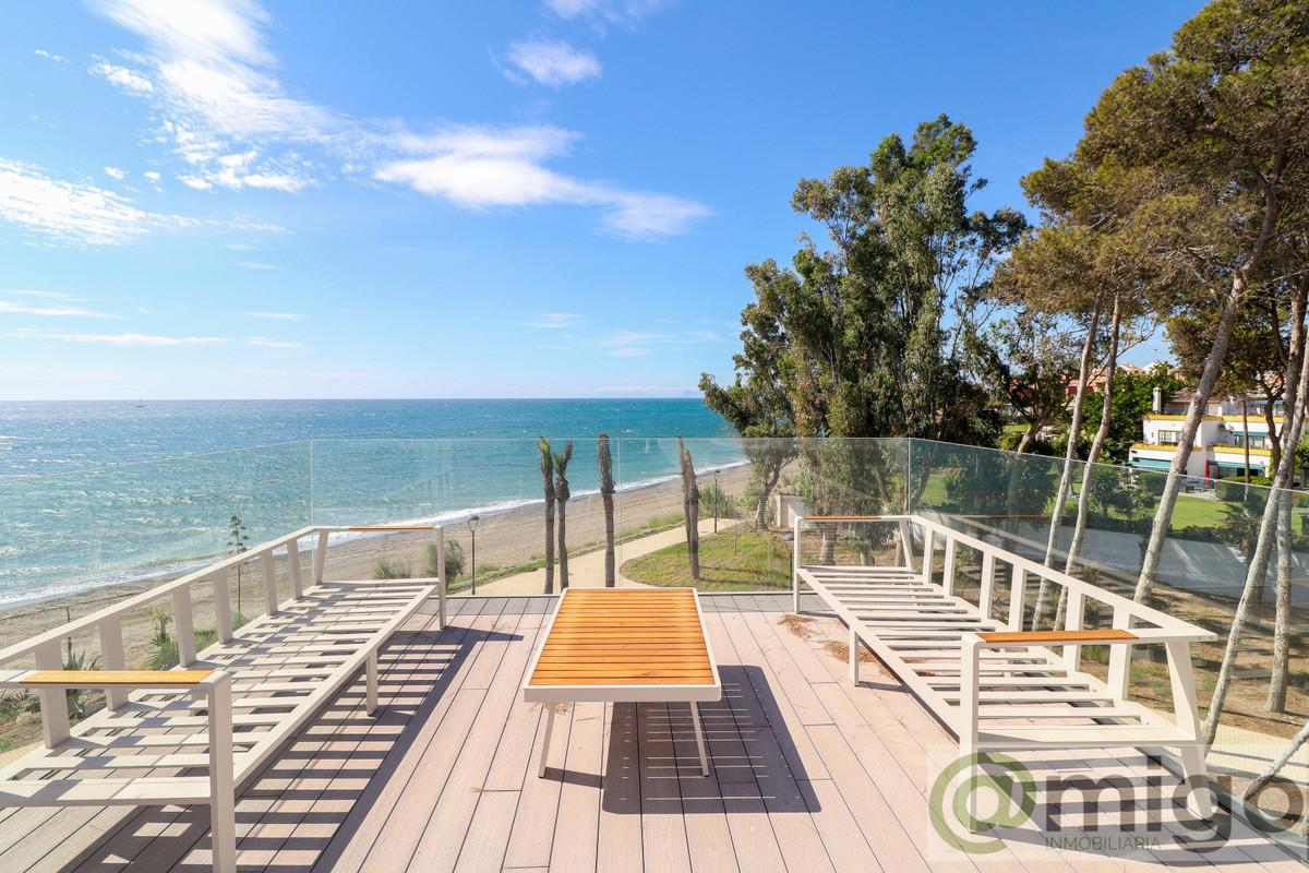 For sale of villa in Estepona