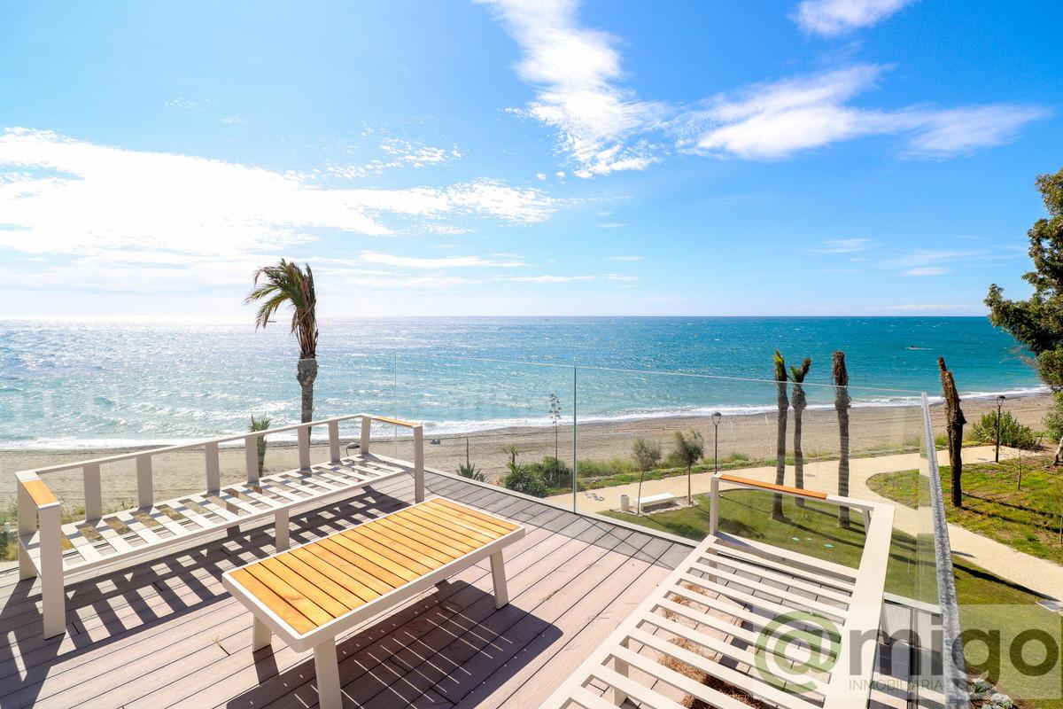 For sale of villa in Estepona