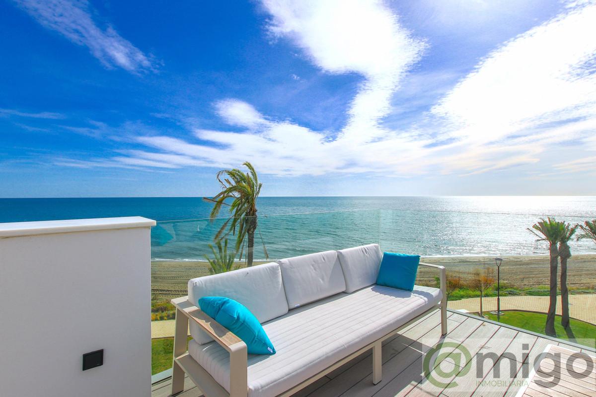 For sale of villa in Estepona