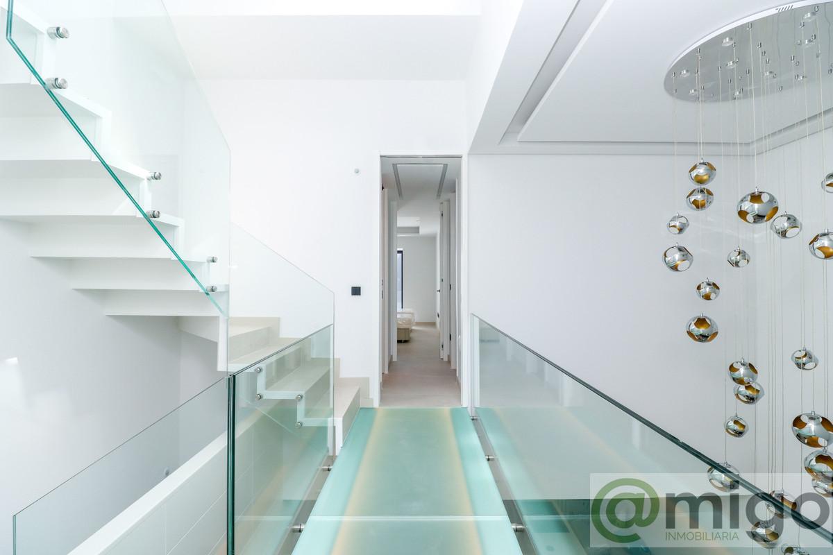 For sale of villa in Estepona