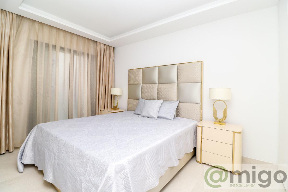 For sale of villa in Estepona