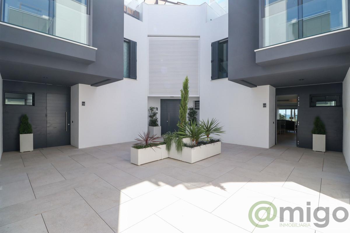 For sale of villa in Estepona