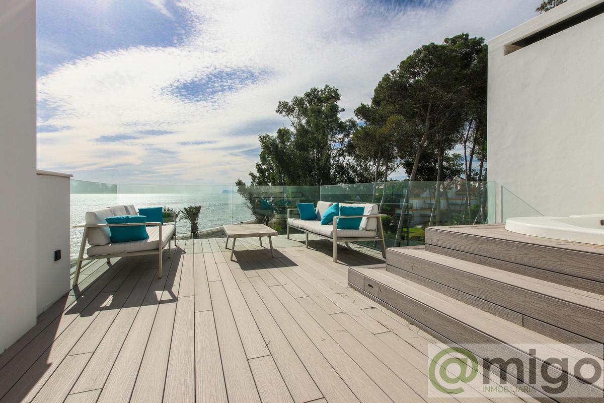 For sale of villa in Estepona