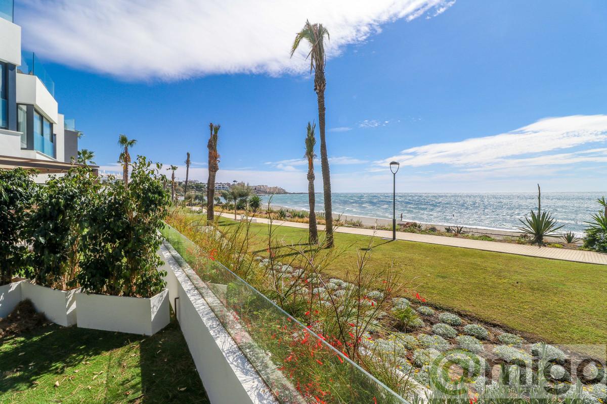 For sale of villa in Estepona