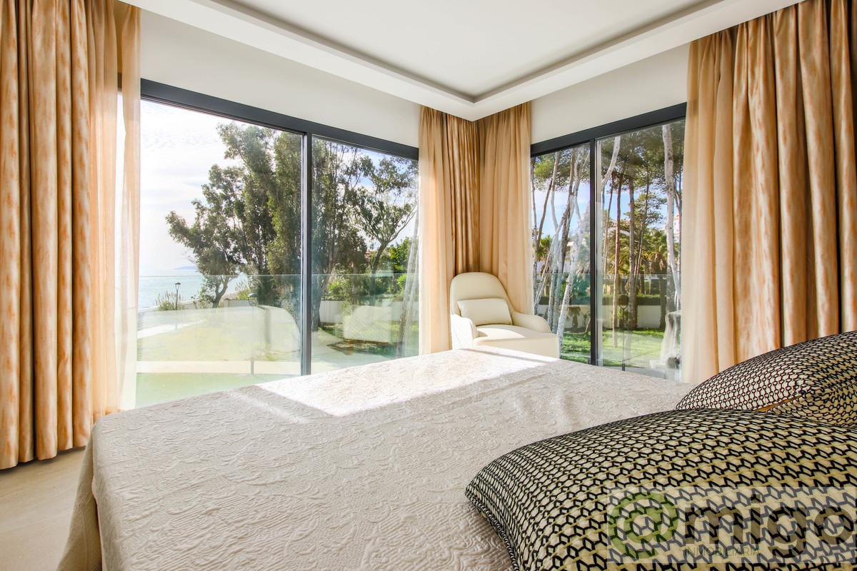 For sale of villa in Estepona
