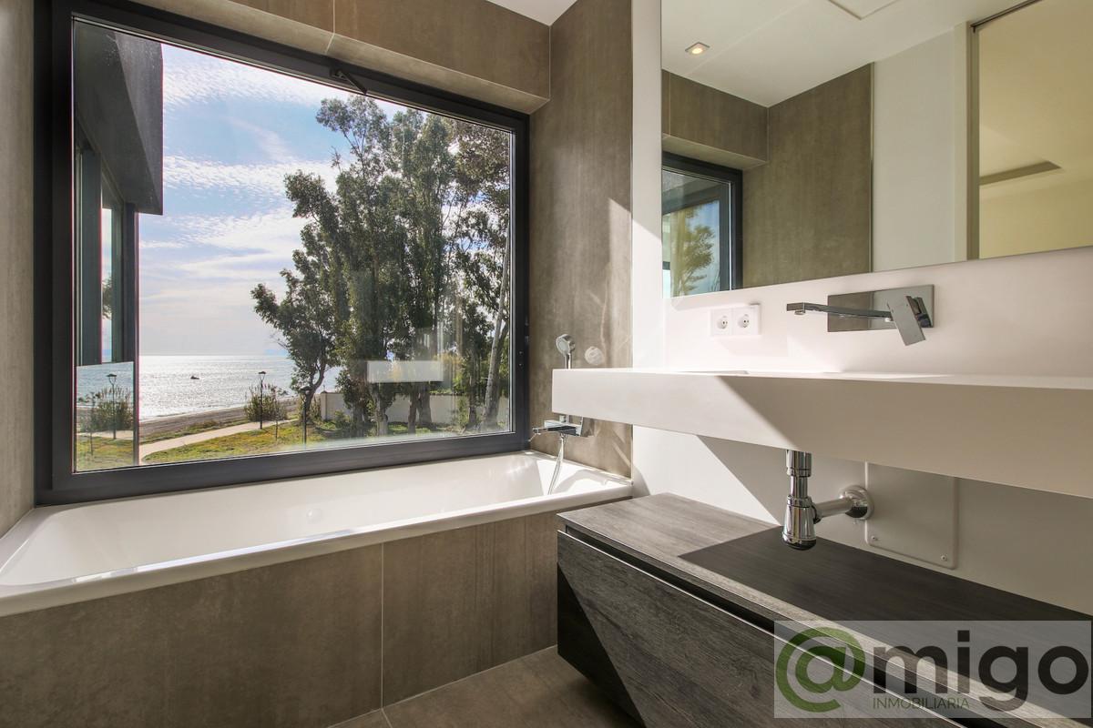 For sale of villa in Estepona