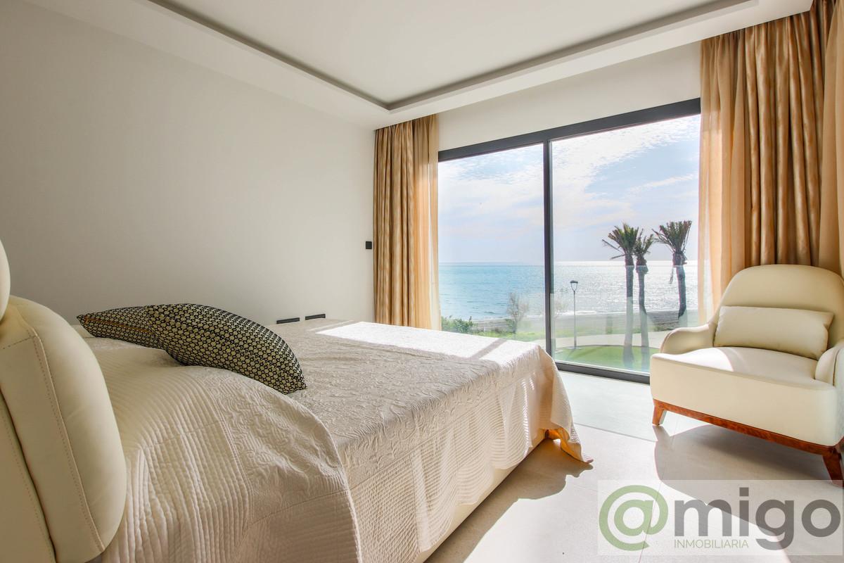 For sale of villa in Estepona