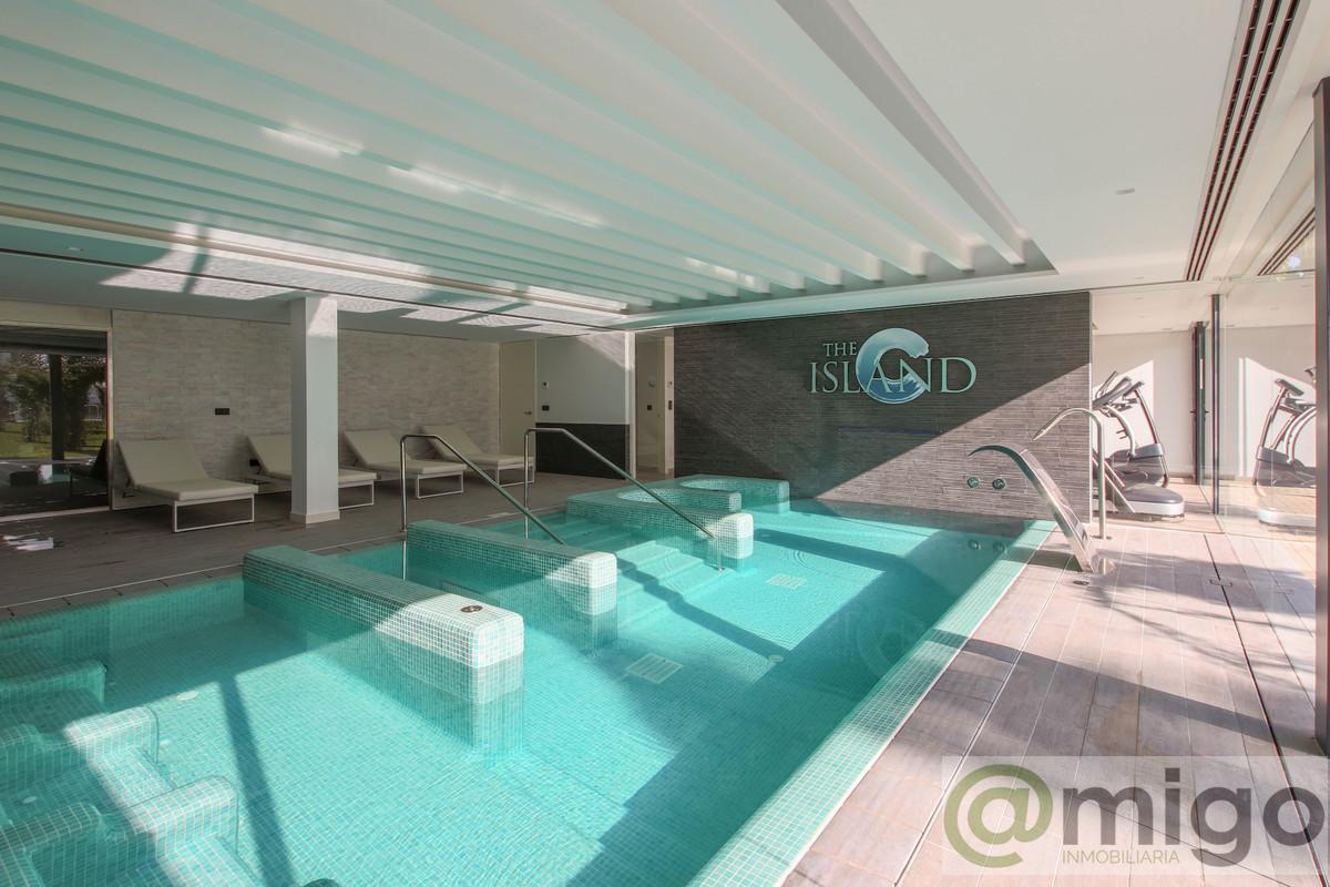 For sale of villa in Estepona