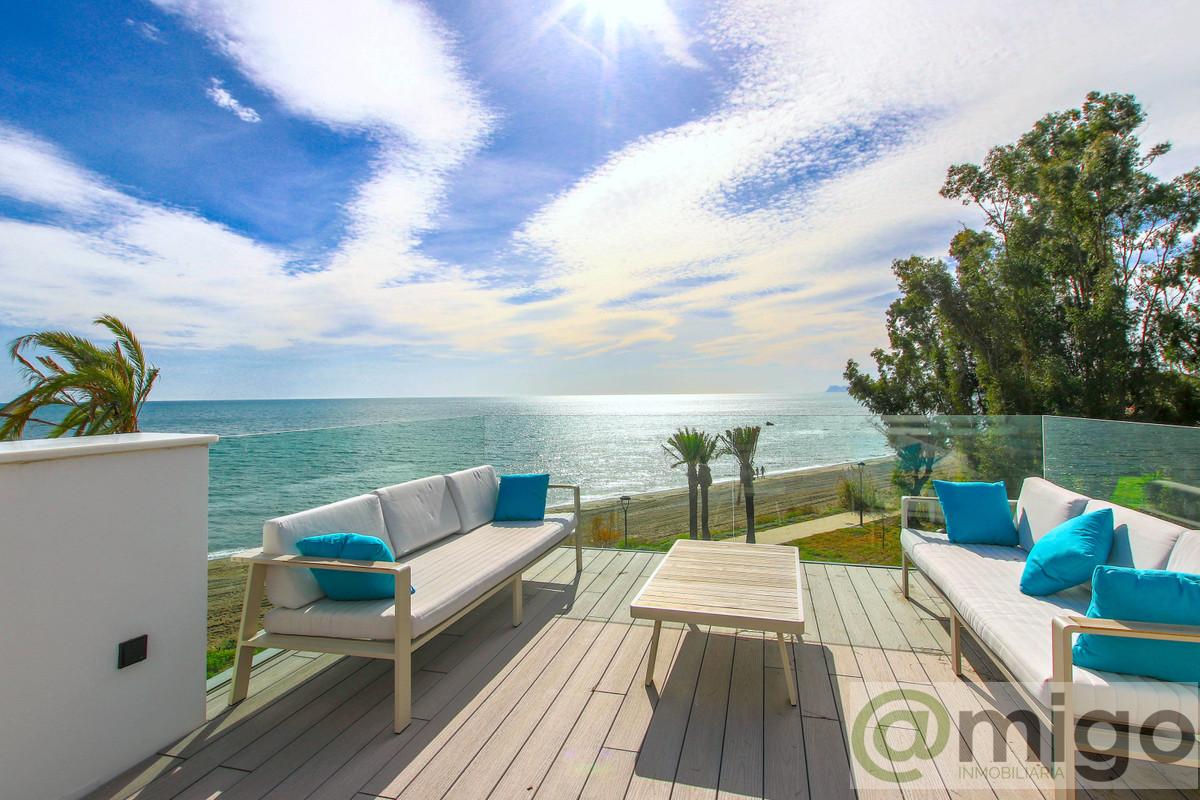 For sale of villa in Estepona