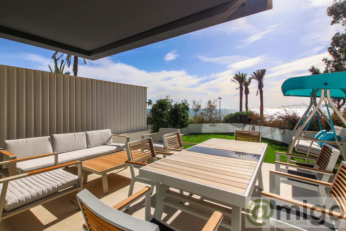 For sale of villa in Estepona