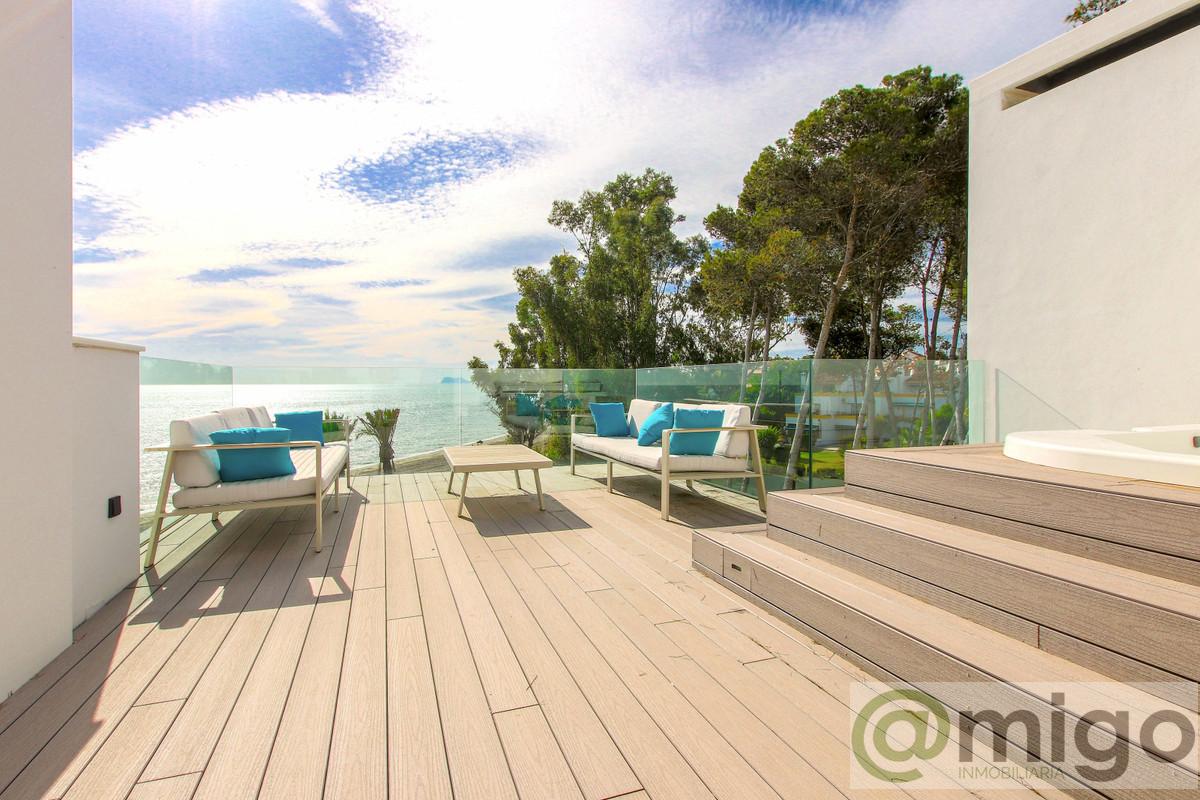 For sale of villa in Estepona