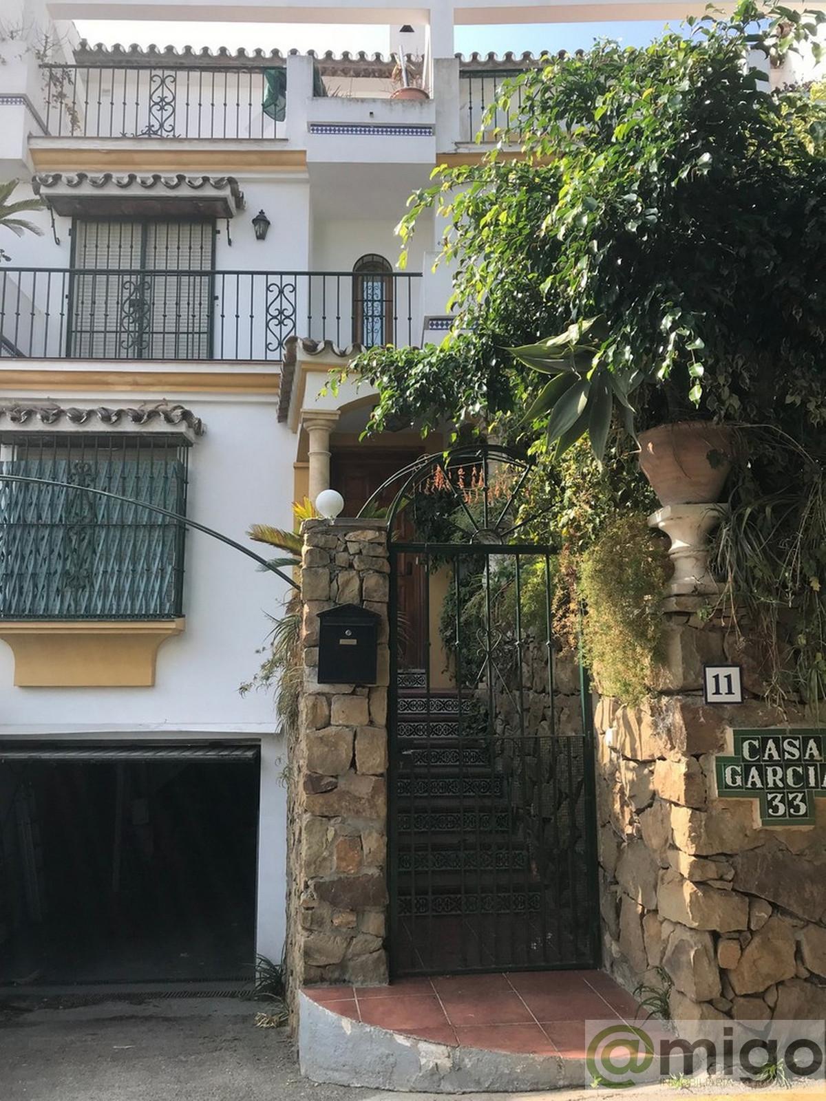 For sale of villa in Estepona