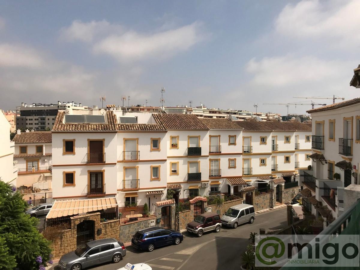 For sale of villa in Estepona