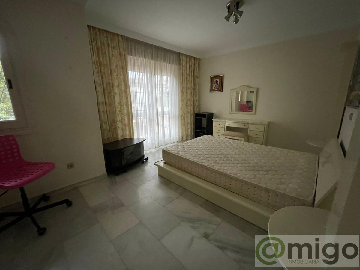 For sale of villa in Estepona
