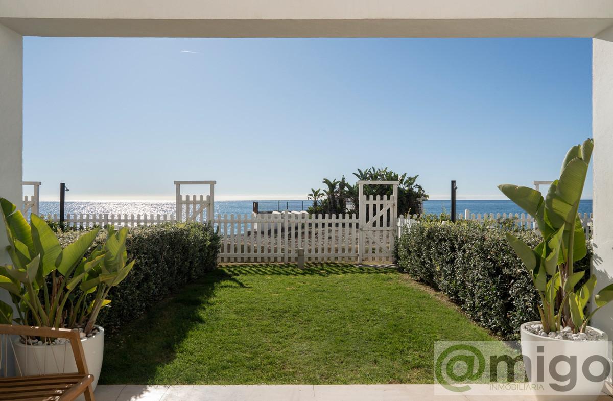 For sale of villa in Estepona