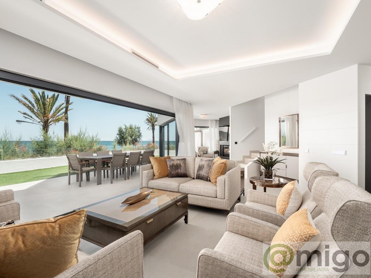 For sale of villa in Estepona