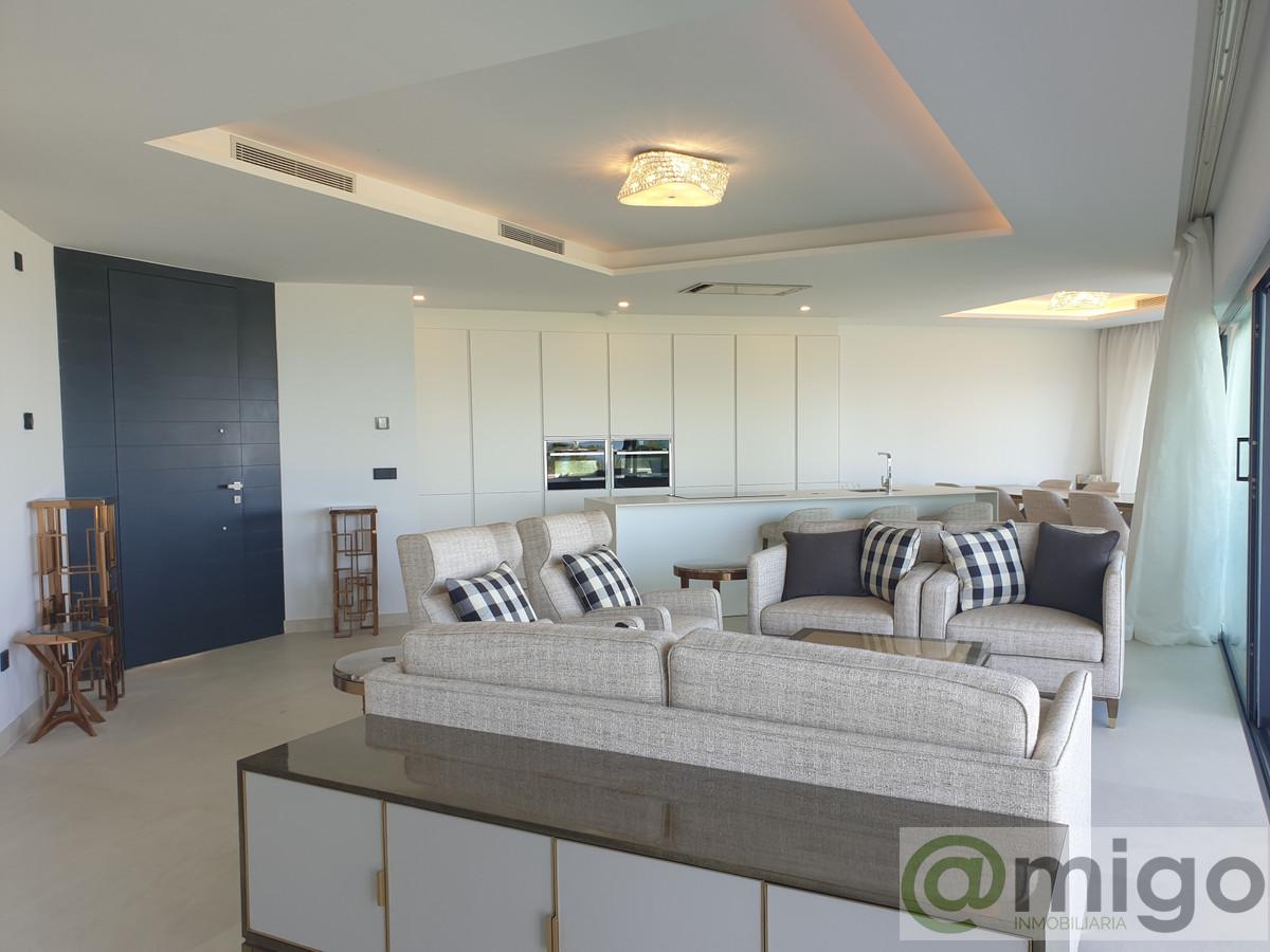 For sale of villa in Estepona