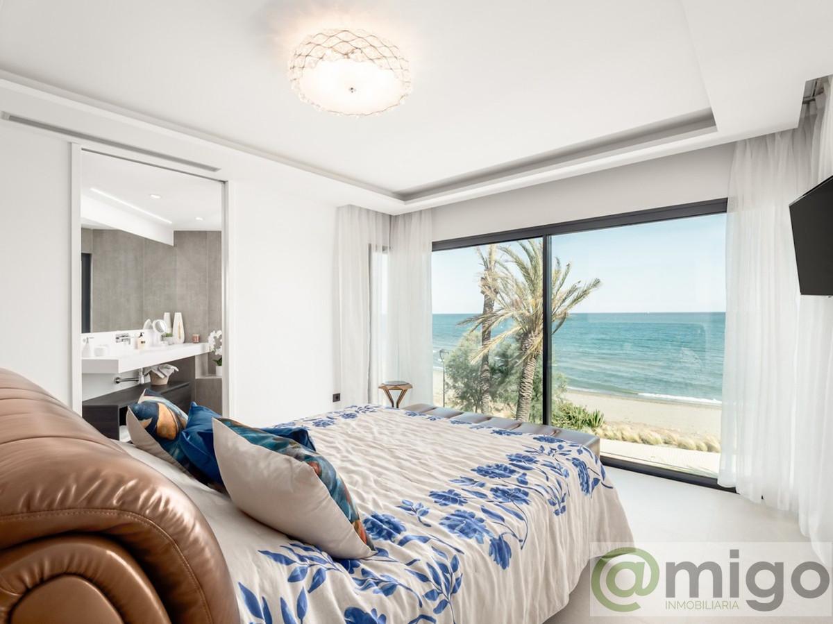 For sale of villa in Estepona