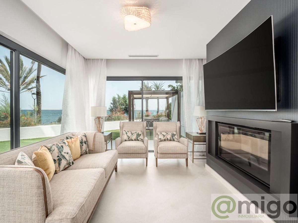 For sale of villa in Estepona