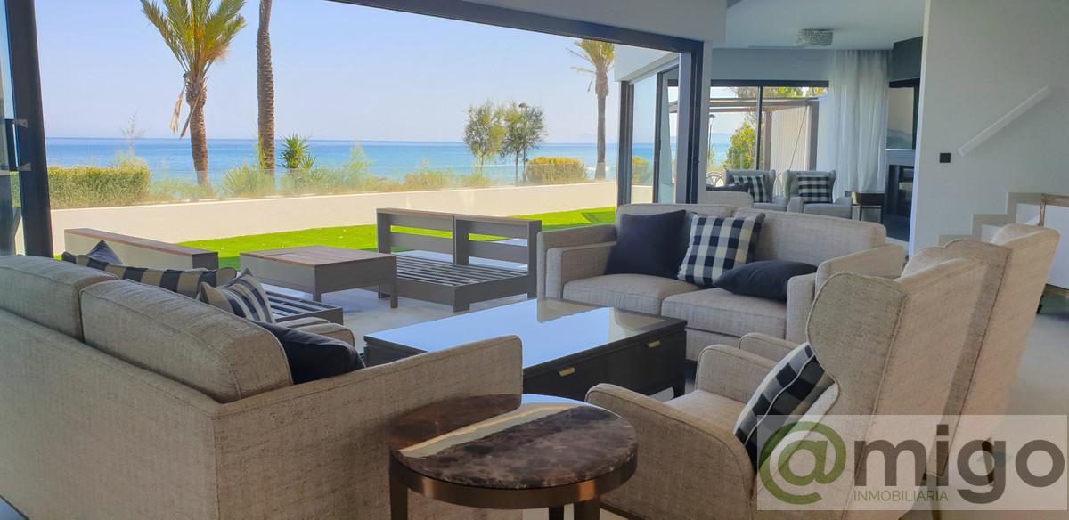 For sale of villa in Estepona