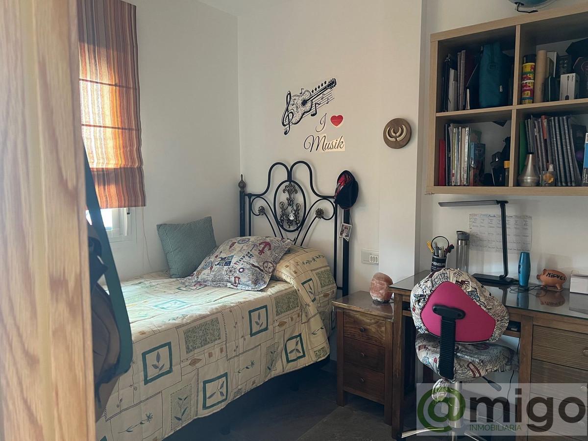 For sale of villa in Estepona