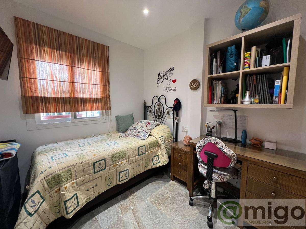 For sale of villa in Estepona