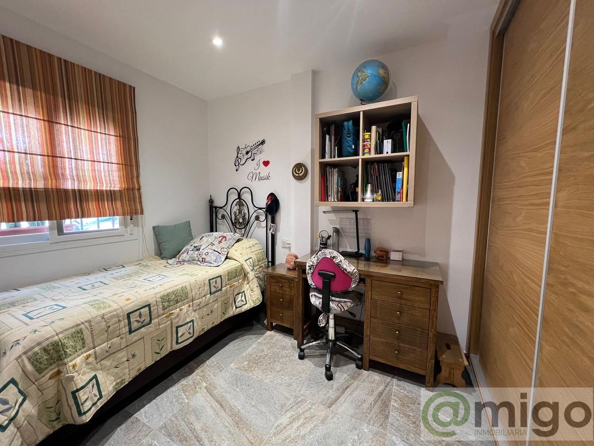 For sale of villa in Estepona