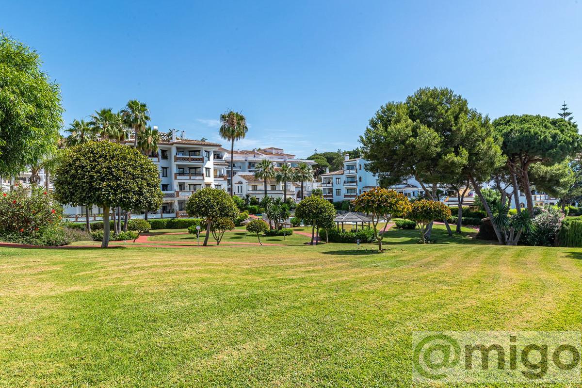 For sale of apartment in Calahonda