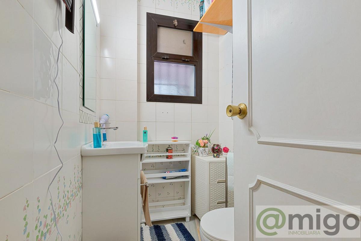 For sale of apartment in Calahonda